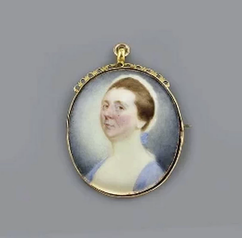 Ritratto di una giovane donna, rivolta a sinistra in abito bianco con sopravveste blu